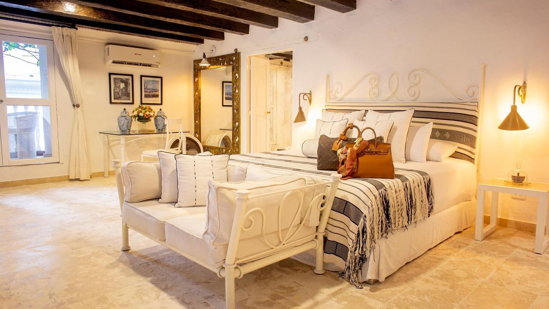 Hotel Leones De Alba Boutique 5*