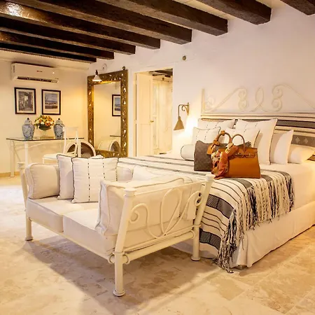 Hotel Leones De Alba Boutique 5*